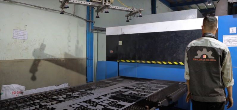 Bàn ghế ăn công nghiệp - Inox Bách Khoa gia công inox bách khoa
