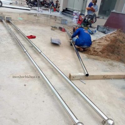 thi công cột cờ inox