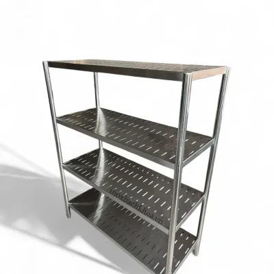 Kệ inox để đồ 4 tầng đột lỗ inox 304/201 dày 1mm, kích thước 1.5m x 1.5m x 0.5m. Sản phẩm tại xưởng sản xuất, sẵn sàng giao hàng cho nhà máy, kho xưởng và bếp công nghiệp.