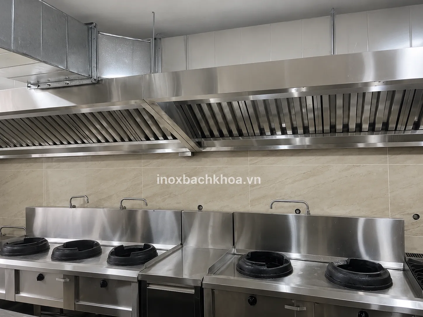 Bếp á 3 họng - Inox Bách Khoa Thiết bị bếp công nghiệp sử dụng Bếp á 3 họng