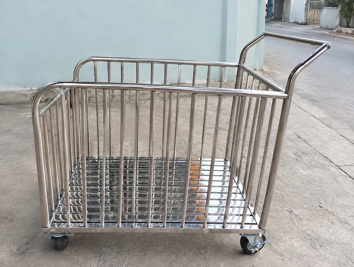 Xe đẩy đồ vải - Inox Bách Khoa Xe đẩy đồ vải inox